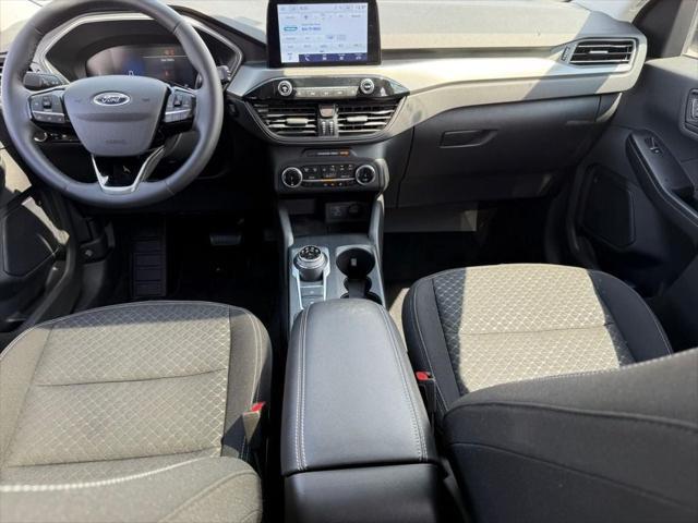 Photo of 2023 Oxford White Ford Escape