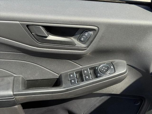 Photo of 2023 Oxford White Ford Escape