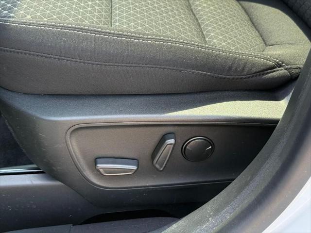Photo of 2023 Oxford White Ford Escape