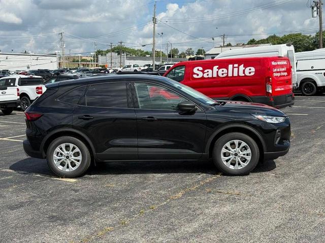 Photo of 2025 Agate Black Metallic Ford Escape