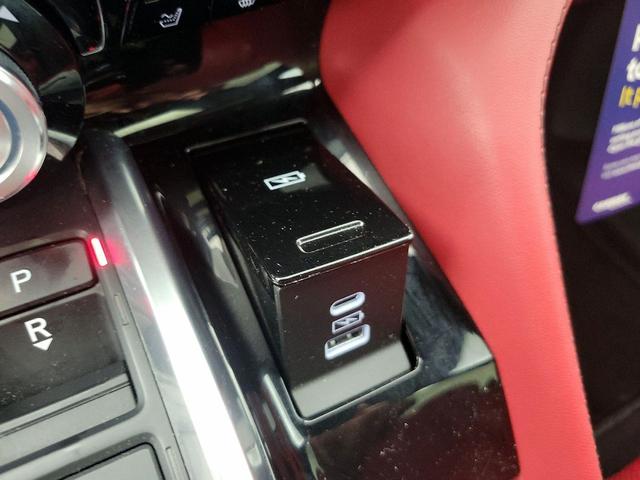 Photo of 2023 White Acura MDX