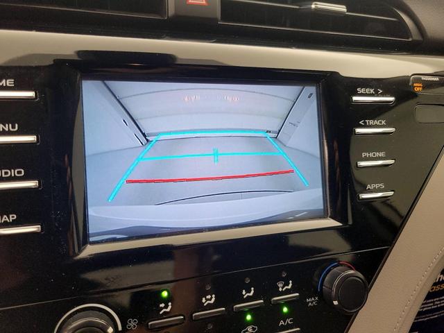 Photo of 2019 White Toyota Camry