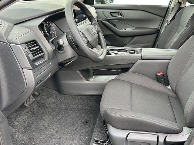Photo of 2026 Glacier White Nissan Rogue