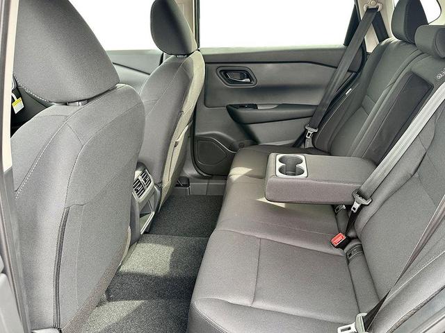 Photo of 2026 Glacier White Nissan Rogue