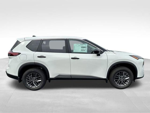 Photo of 2026 Glacier White Nissan Rogue