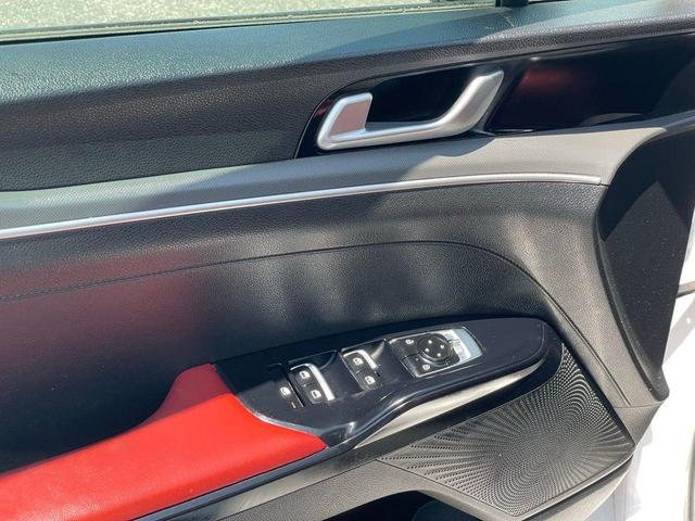 Photo of 2022 Glacial White Pearl Kia K5