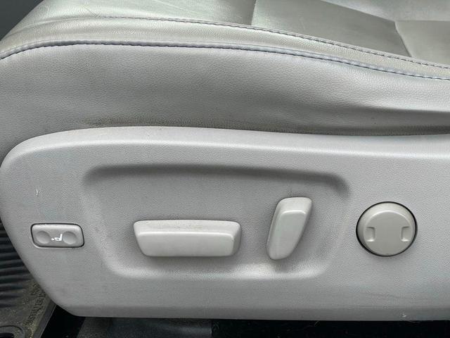 Photo of 2018 Predawn Gray Mica Toyota Highlander