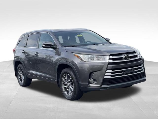 Photo of 2018 Predawn Gray Mica Toyota Highlander