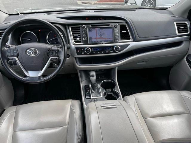 Photo of 2018 Predawn Gray Mica Toyota Highlander