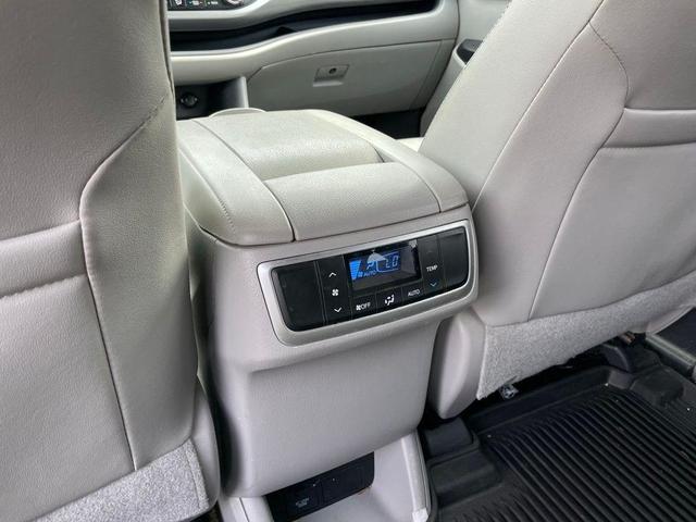Photo of 2018 Predawn Gray Mica Toyota Highlander