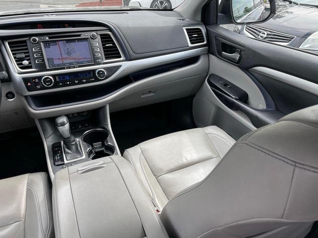 Photo of 2018 Predawn Gray Mica Toyota Highlander