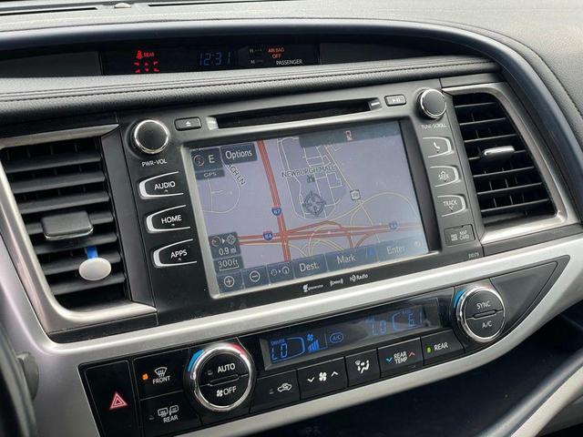 Photo of 2018 Predawn Gray Mica Toyota Highlander