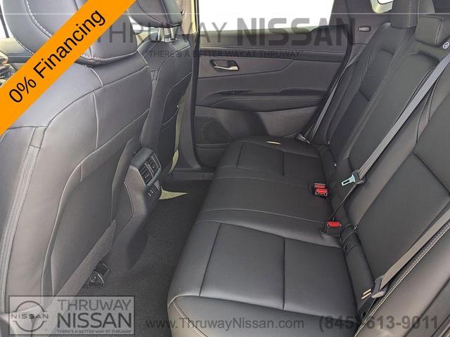 Photo of 2025 White / Black Nissan Murano
