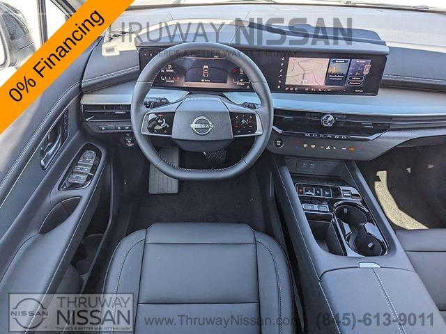 Photo of 2025 White / Black Nissan Murano