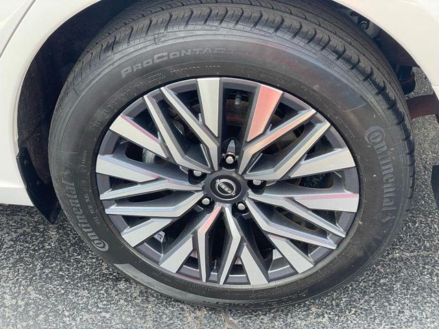 Photo of 2024 White Nissan Altima