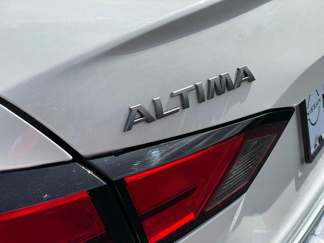 Photo of 2024 White Nissan Altima