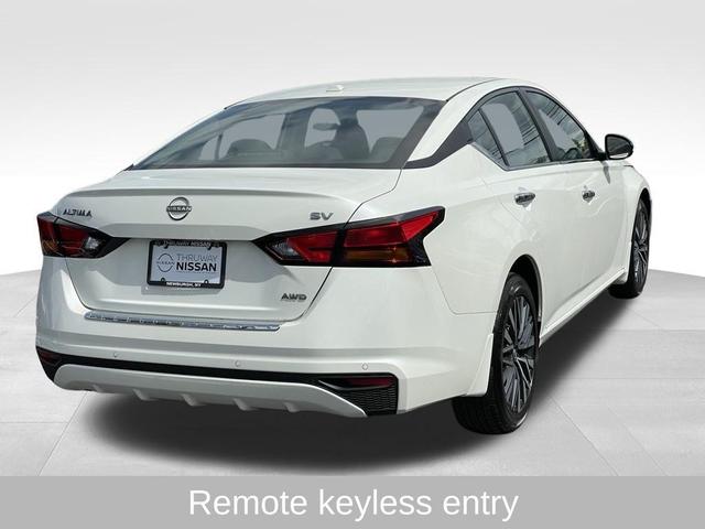 Photo of 2024 White Nissan Altima