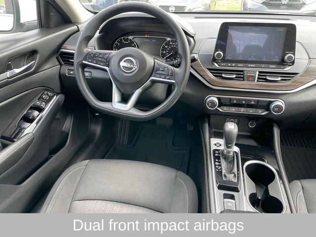 Photo of 2024 White Nissan Altima