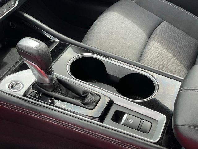 Photo of 2024 White Nissan Altima