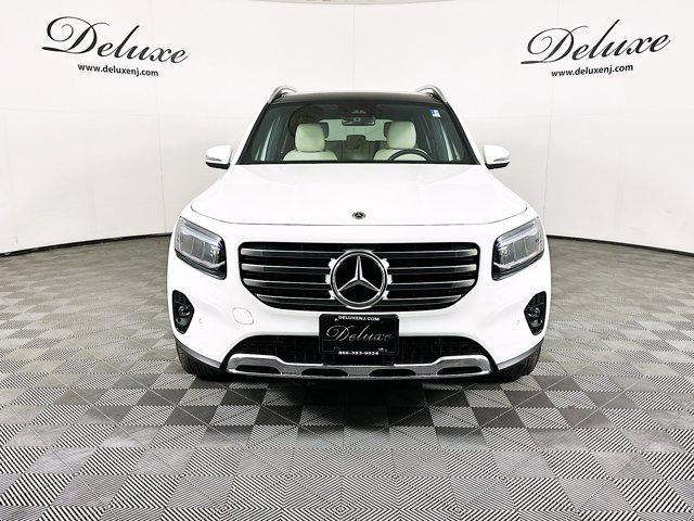 Photo of 2024 Polar White Mercedes-Benz GLB 250
