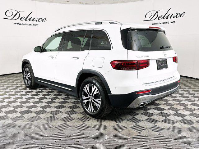Photo of 2024 Polar White Mercedes-Benz GLB 250