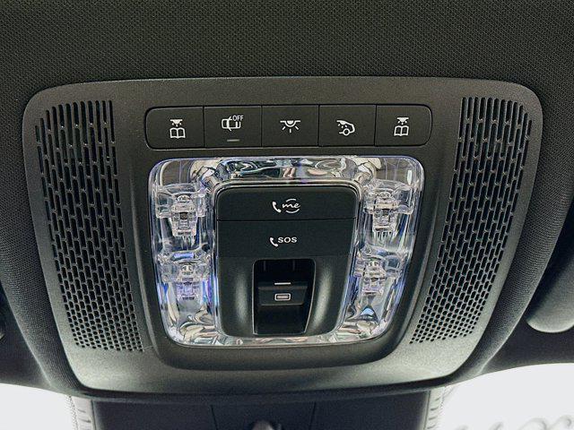Photo of 2024 Polar White Mercedes-Benz GLB 250