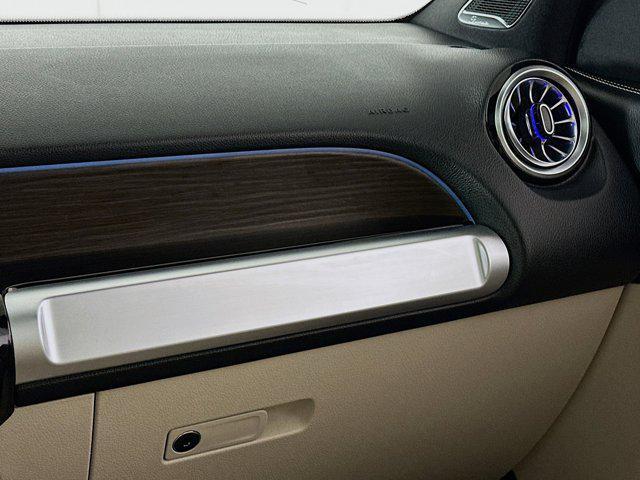 Photo of 2024 Polar White Mercedes-Benz GLB 250