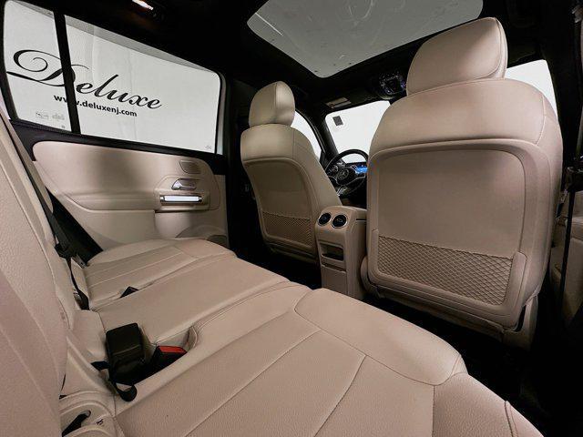 Photo of 2024 Polar White Mercedes-Benz GLB 250