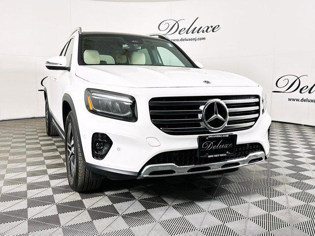 Photo of 2024 Polar White Mercedes-Benz GLB 250