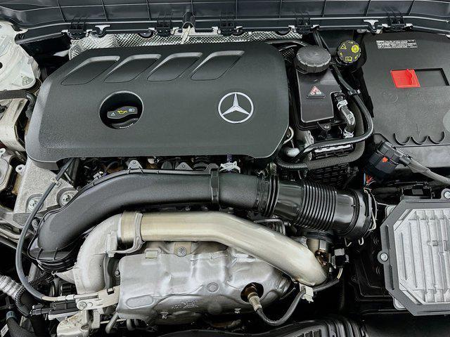 Photo of 2024 Polar White Mercedes-Benz GLB 250