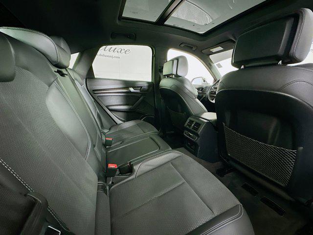Photo of 2022 Ibis White Audi SQ5