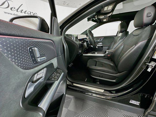 Photo of 2024 Night Black Mercedes-Benz GLA 250