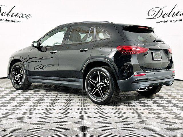 Photo of 2024 Night Black Mercedes-Benz GLA 250