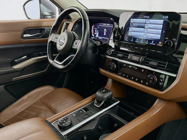 Photo of 2023 Boulder Gray Pearl Nissan Pathfinder