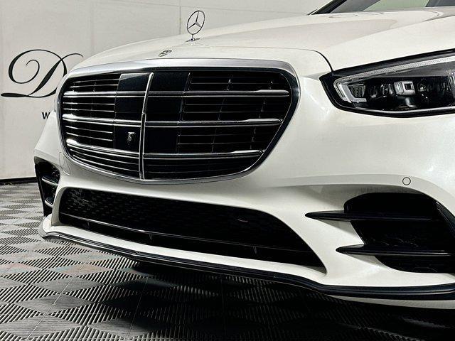 Photo of 2022 MANUFAKTUR Diamond White Mercedes-Benz S-Class