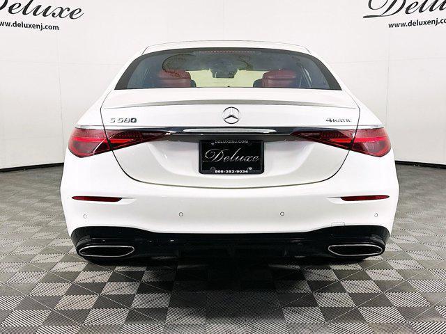 Photo of 2022 MANUFAKTUR Diamond White Mercedes-Benz S-Class