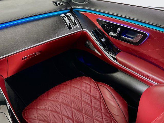 Photo of 2022 MANUFAKTUR Diamond White Mercedes-Benz S-Class