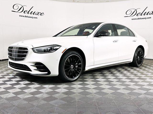 Photo of 2022 MANUFAKTUR Diamond White Mercedes-Benz S-Class