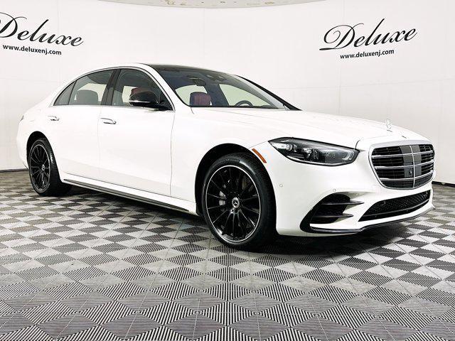 Photo of 2022 MANUFAKTUR Diamond White Mercedes-Benz S-Class