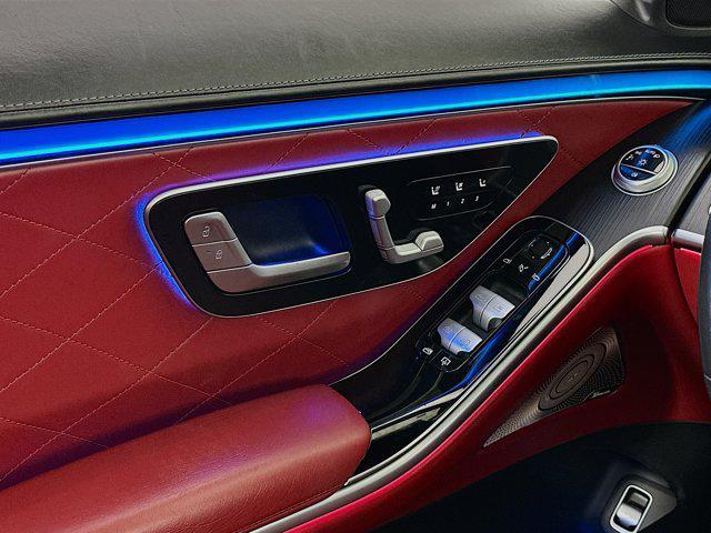Photo of 2022 MANUFAKTUR Diamond White Mercedes-Benz S-Class