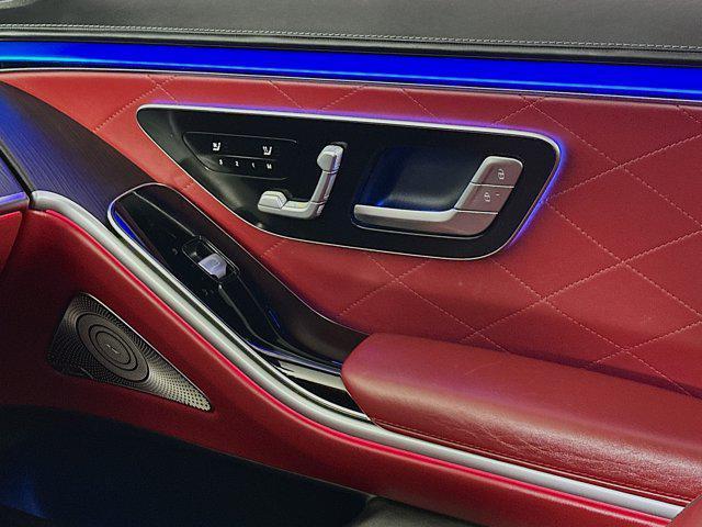 Photo of 2022 MANUFAKTUR Diamond White Mercedes-Benz S-Class