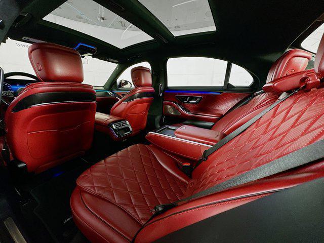 Photo of 2022 MANUFAKTUR Diamond White Mercedes-Benz S-Class