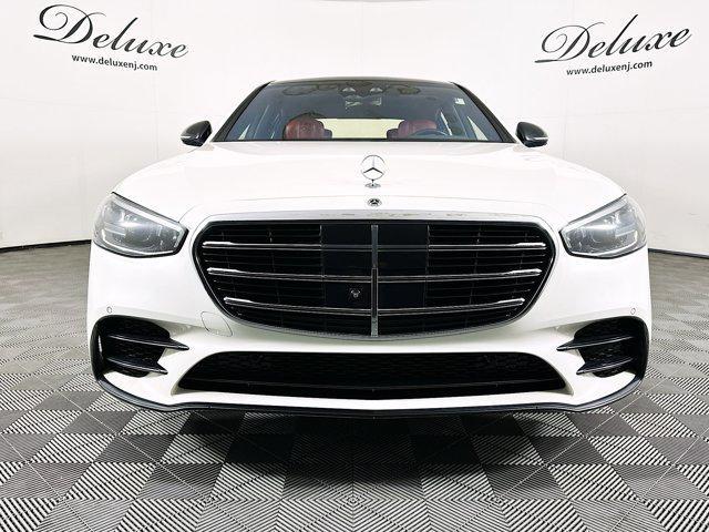 Photo of 2022 MANUFAKTUR Diamond White Mercedes-Benz S-Class