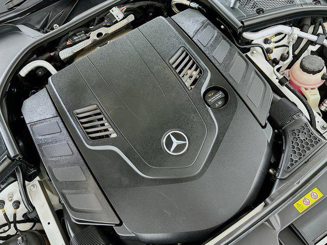 Photo of 2022 MANUFAKTUR Diamond White Mercedes-Benz S-Class