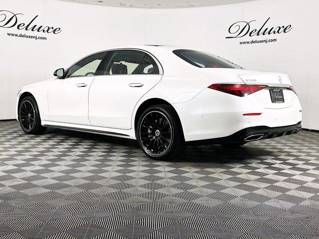 Photo of 2022 MANUFAKTUR Diamond White Mercedes-Benz S-Class