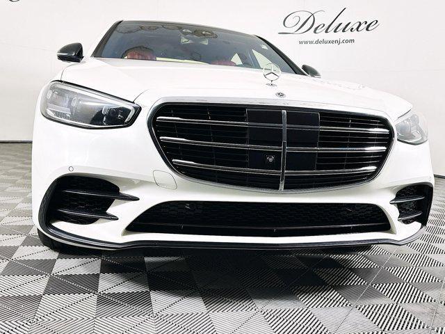 Photo of 2022 MANUFAKTUR Diamond White Mercedes-Benz S-Class