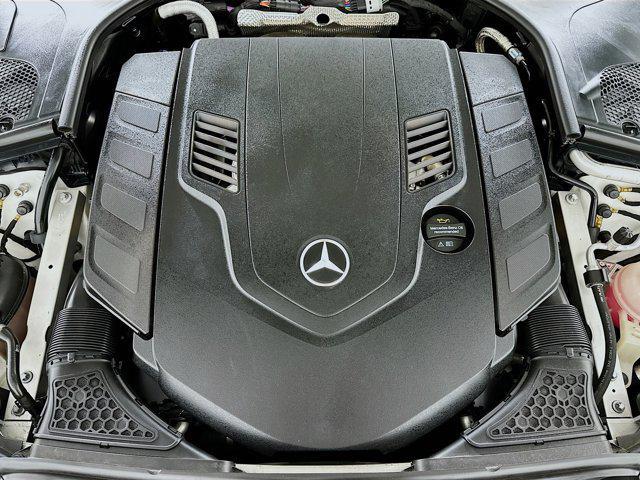 Photo of 2022 MANUFAKTUR Diamond White Mercedes-Benz S-Class