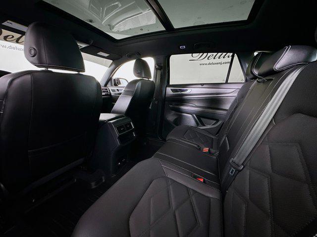 Photo of 2024 Deep Black Pearl Volkswagen Atlas Cross Sport