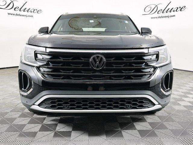 Photo of 2024 Deep Black Pearl Volkswagen Atlas Cross Sport