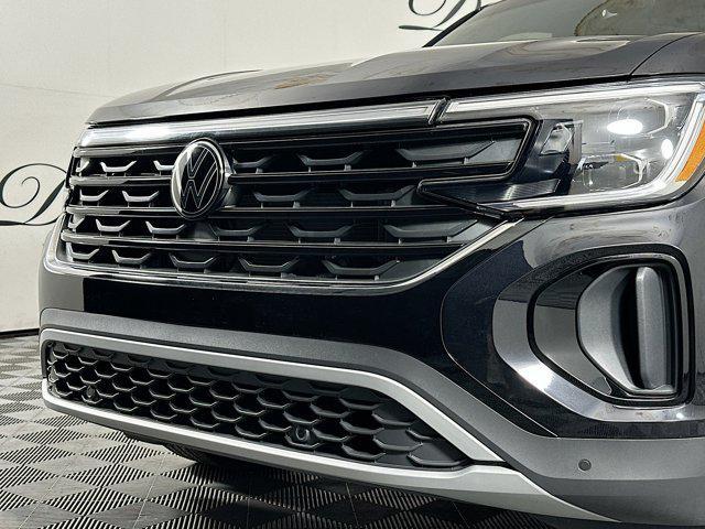 Photo of 2024 Deep Black Pearl Volkswagen Atlas Cross Sport